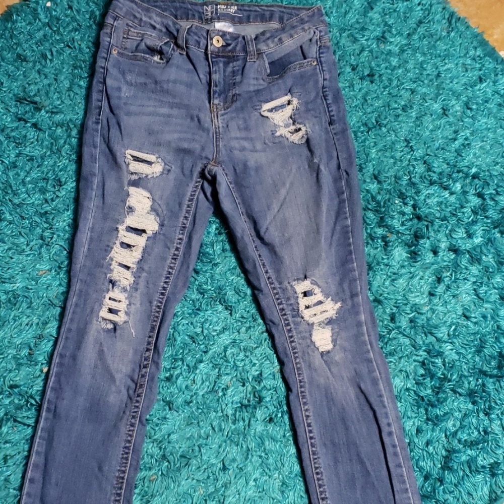 No Boundaries mid rise skinny jeans